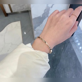Браслет CHAUMET Простое воплощение модной красоты. Прекрасно смо