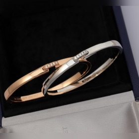Браслет CHAUMET Простое воплощение модной красоты. Превосходный