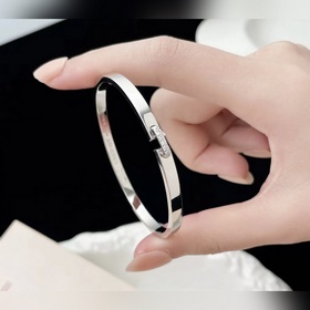 Браслет CHAUMET Простое воплощение модной красоты. Превосходный 