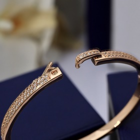 Браслет CHAUMET Простое воплощение модной красоты. Прекрасно смо