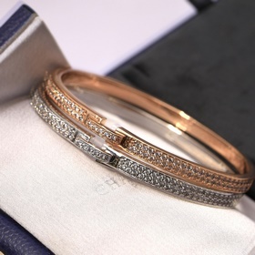 Браслет CHAUMET Простое воплощение модной красоты. Прекрасно смо