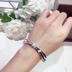 Гладкая поверхность [925055] Браслет Chaumet Простое воплощение