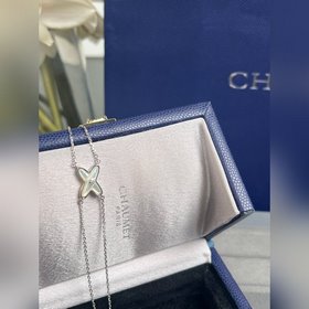 Браслет Chaumet Браслет Chaumet Liens с жемчугом белого цвета явл