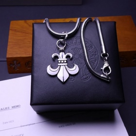 Ожерелье Chrome Hearts с уникальным дизайном и узором, отличающим