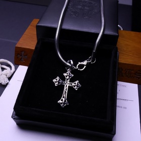 Ожерелье Chrome Hearts с уникальным дизайном и узором, отличающим