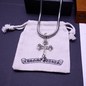 Ожерелье Chrome Hearts с уникальным дизайном и узором, отличающим