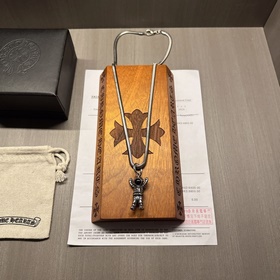 Ожерелье Chrome Hearts с уникальным дизайном и различными узорами