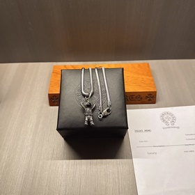 Ожерелье Chrome Hearts с уникальным дизайном и различными узорами