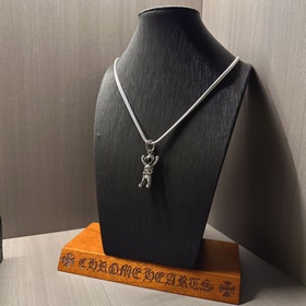 Ожерелье Chrome Hearts с уникальным дизайном и различными узорами