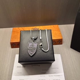Ожерелье Chrome Hearts с уникальным дизайном и узором, отличающим