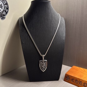 Ожерелье Chrome Hearts с уникальным дизайном и узором, отличающим