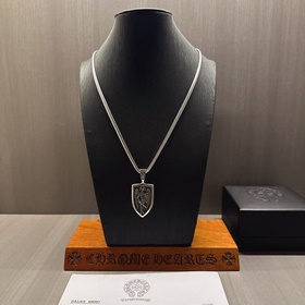 Ожерелье Chrome Hearts с уникальным дизайном и узором, отличающим