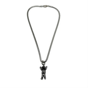 Ожерелье Chrome Hearts с уникальным дизайном и узором, отличающим