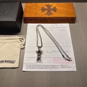 Ожерелье Chrome Hearts с уникальным дизайном и узором, отличающим