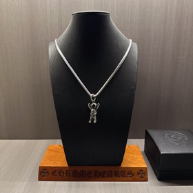 Ожерелье Chrome Hearts с уникальным дизайном и узором, отличающим