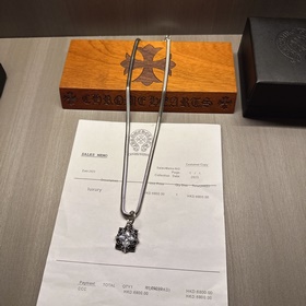 Ожерелье Chrome Hearts с уникальным дизайном и узором, отличающим