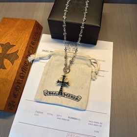 Ожерелье Chrome Hearts с уникальным дизайном и узором, отличающим