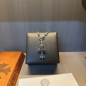 Ожерелье Chrome Hearts с уникальным дизайном и узором, отличающим