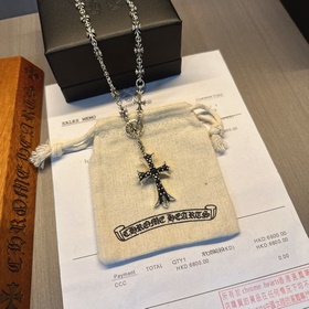 Ожерелье Chrome Hearts с уникальным дизайном и узором, отличающим