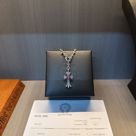 Ожерелье Chrome Hearts с уникальным дизайном и узором, отличающим