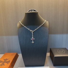Ожерелье Chrome Hearts с уникальным дизайном и узором, отличающим