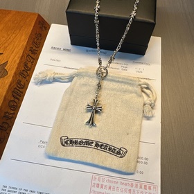 Ожерелье Chrome Hearts с уникальным дизайном и узором, отличающим