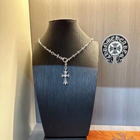 Ожерелье Chrome Hearts с уникальным дизайном и узором, отличающим
