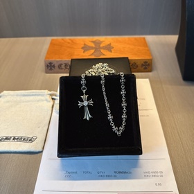 Ожерелье Chrome Hearts с уникальным дизайном и узором, отличающим