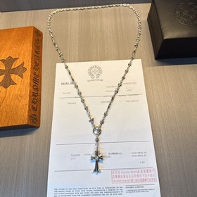 Ожерелье Chrome Hearts с уникальным дизайном и узором, отличающим
