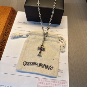 Ожерелье Chrome Hearts с уникальным дизайном и узором, отличающим