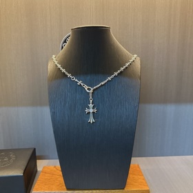 Ожерелье Chrome Hearts с уникальным дизайном и узором, отличающим