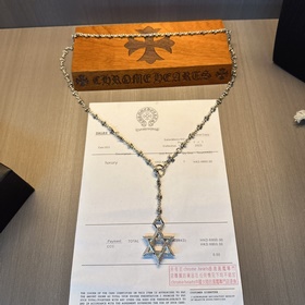 Ожерелье Chrome Hearts с уникальным дизайном и узором, отличающим