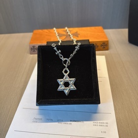 Ожерелье Chrome Hearts с уникальным дизайном и узором, отличающим