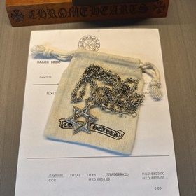 Ожерелье Chrome Hearts с уникальным дизайном и узором, отличающим