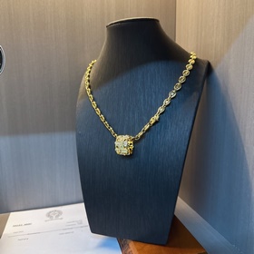 Золотое колье Chrome Hearts с уникальным дизайном виде различных 