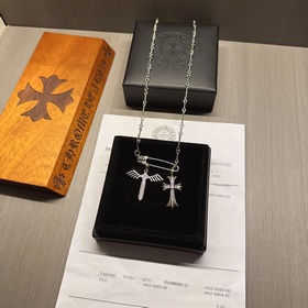 Ожерелье Chrome Hearts с уникальным дизайном и узором, отличающим