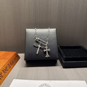 Ожерелье Chrome Hearts с уникальным дизайном и узором, отличающим