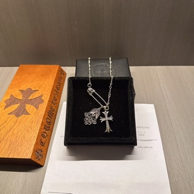 Ожерелье Chrome Hearts с уникальным дизайном и узором, отличающим