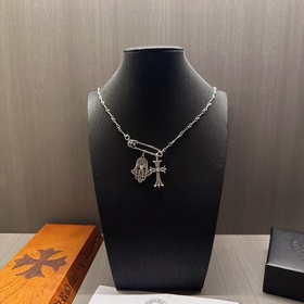 Ожерелье Chrome Hearts с уникальным дизайном и узором, отличающим