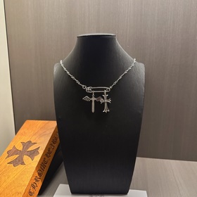 Ожерелье Chrome Hearts с уникальным дизайном и узором, отличающим