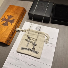 Ожерелье Chrome Hearts с уникальным дизайном и узором, отличающим