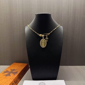Ожерелье с брошью Chrome Hearts, последний тренд, выглядит очень 