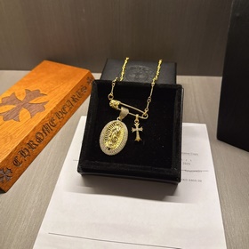 Ожерелье с брошью Chrome Hearts, последний тренд, выглядит очень 