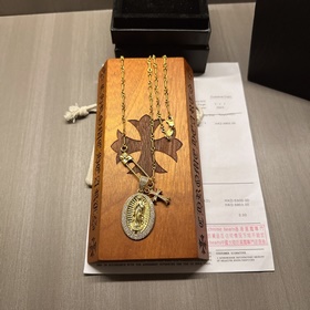 Ожерелье с брошью Chrome Hearts, последний тренд, выглядит очень 
