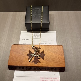 Ожерелье с брошью Chrome Hearts, очень стильное. Новейшая модель 