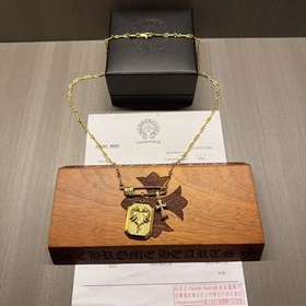 Ожерелье с брошью Chrome Hearts, очень стильное. Новейшая модель 