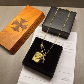Ожерелье с брошью Chrome Hearts, очень стильное. Новейшая модель 