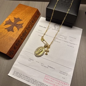 Ожерелье с брошью Chrome Hearts, последний тренд, выглядит очень 