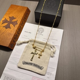 Ожерелье с брошью Chrome Hearts, очень стильное. Новейшая модель 