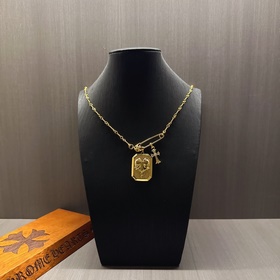 Ожерелье с брошью Chrome Hearts, очень стильное. Новейшая модель 